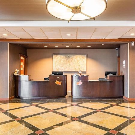 Wyndham Omaha Hotel - West Dodge Екстериор снимка