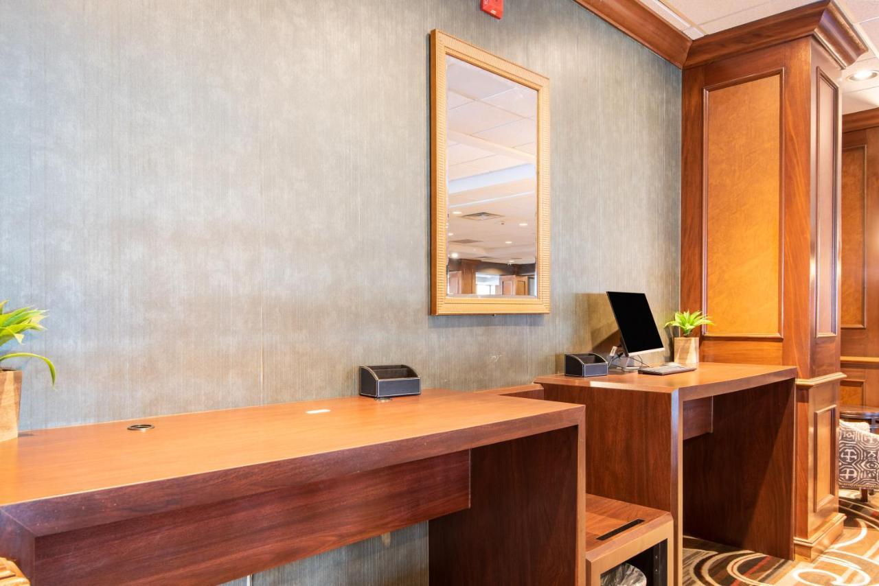 Wyndham Omaha Hotel - West Dodge Екстериор снимка