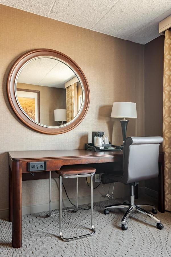 Wyndham Omaha Hotel - West Dodge Екстериор снимка