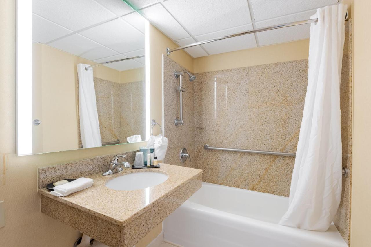 Wyndham Omaha Hotel - West Dodge Екстериор снимка