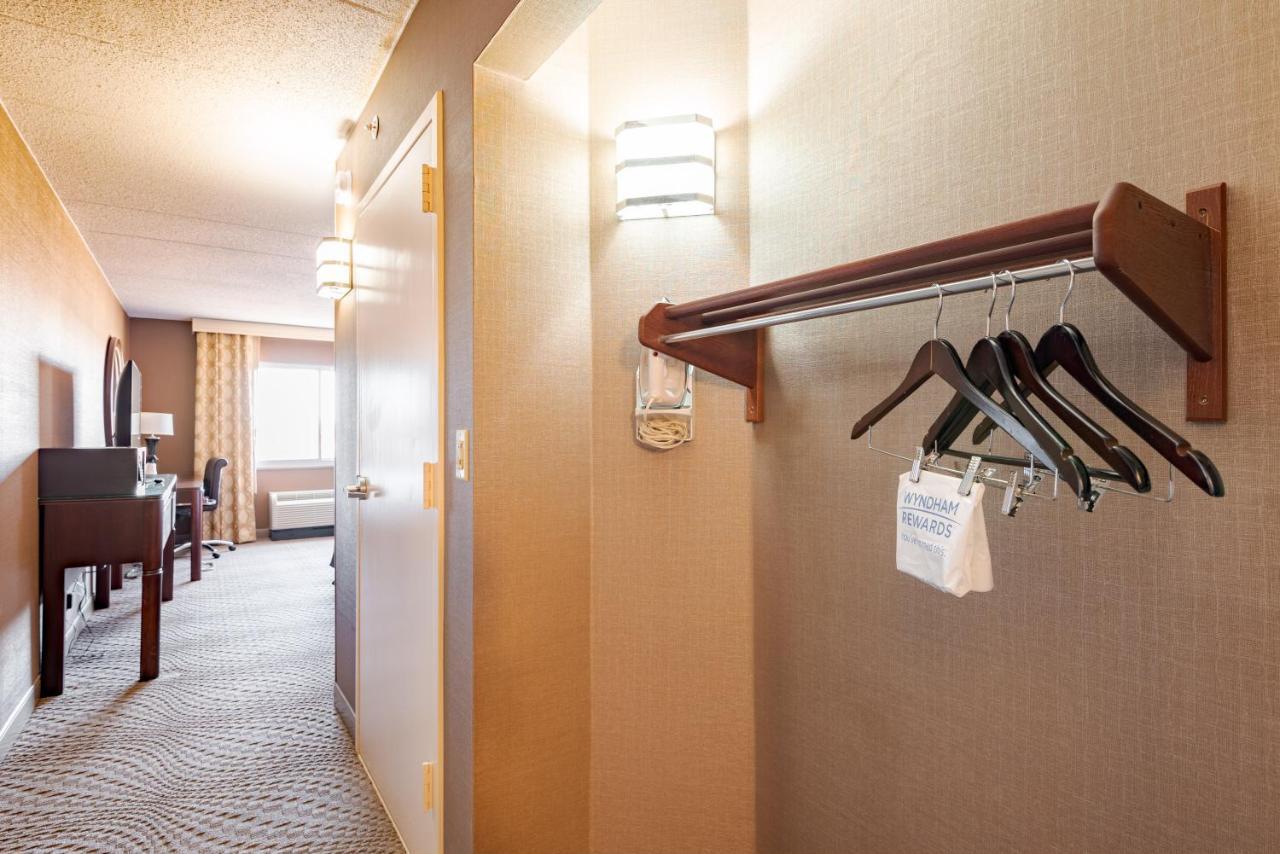 Wyndham Omaha Hotel - West Dodge Екстериор снимка