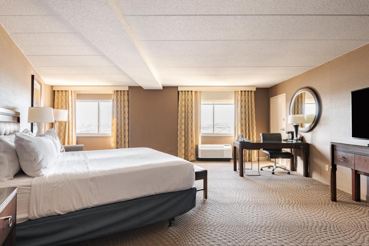 Wyndham Omaha Hotel - West Dodge Екстериор снимка