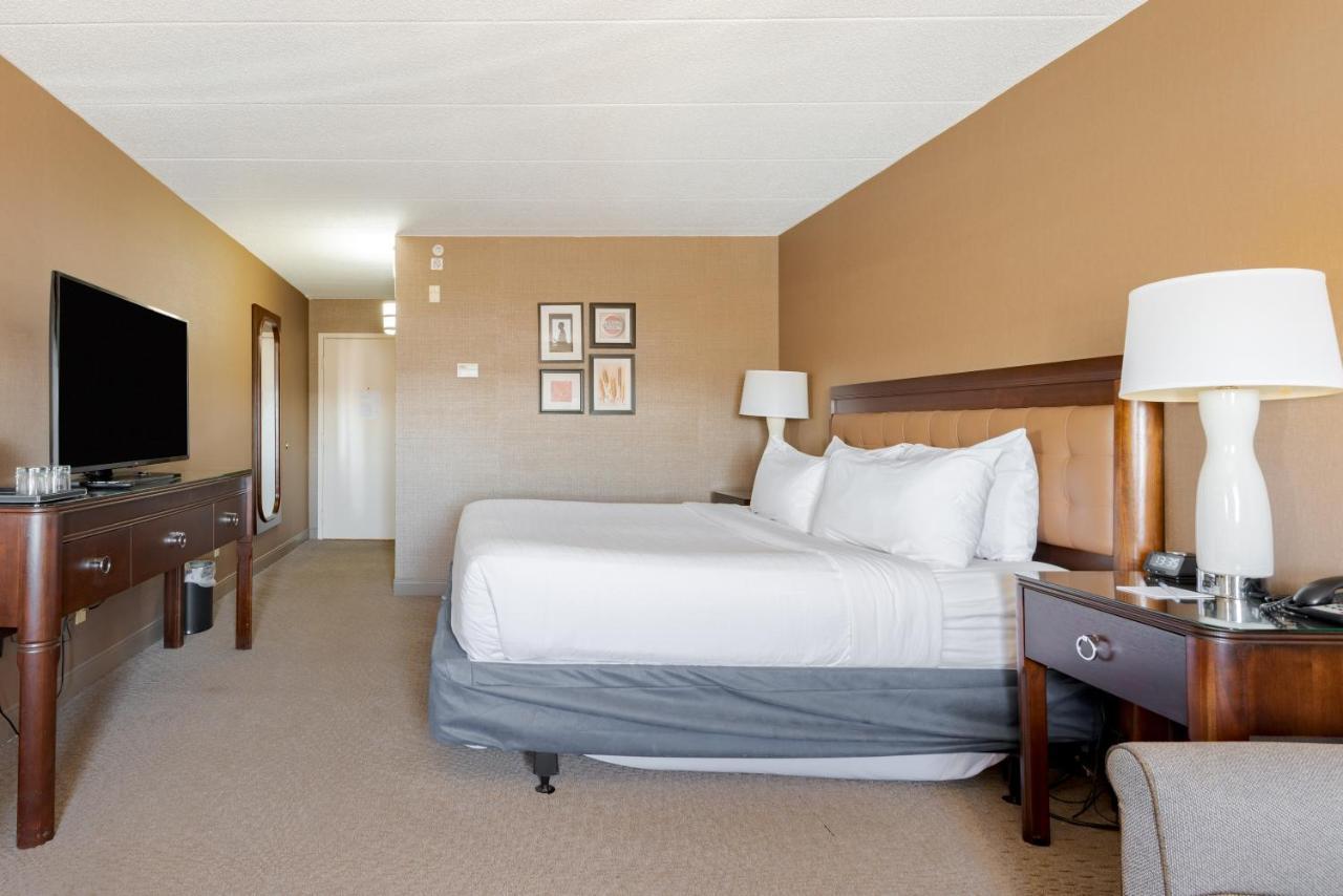 Wyndham Omaha Hotel - West Dodge Екстериор снимка