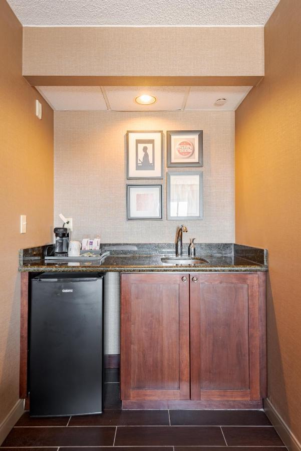 Wyndham Omaha Hotel - West Dodge Екстериор снимка