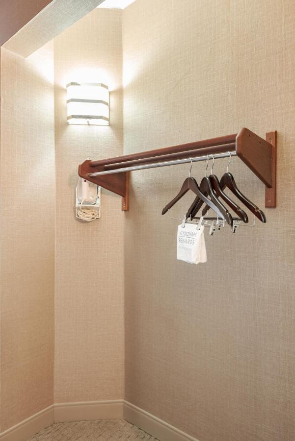 Wyndham Omaha Hotel - West Dodge Екстериор снимка