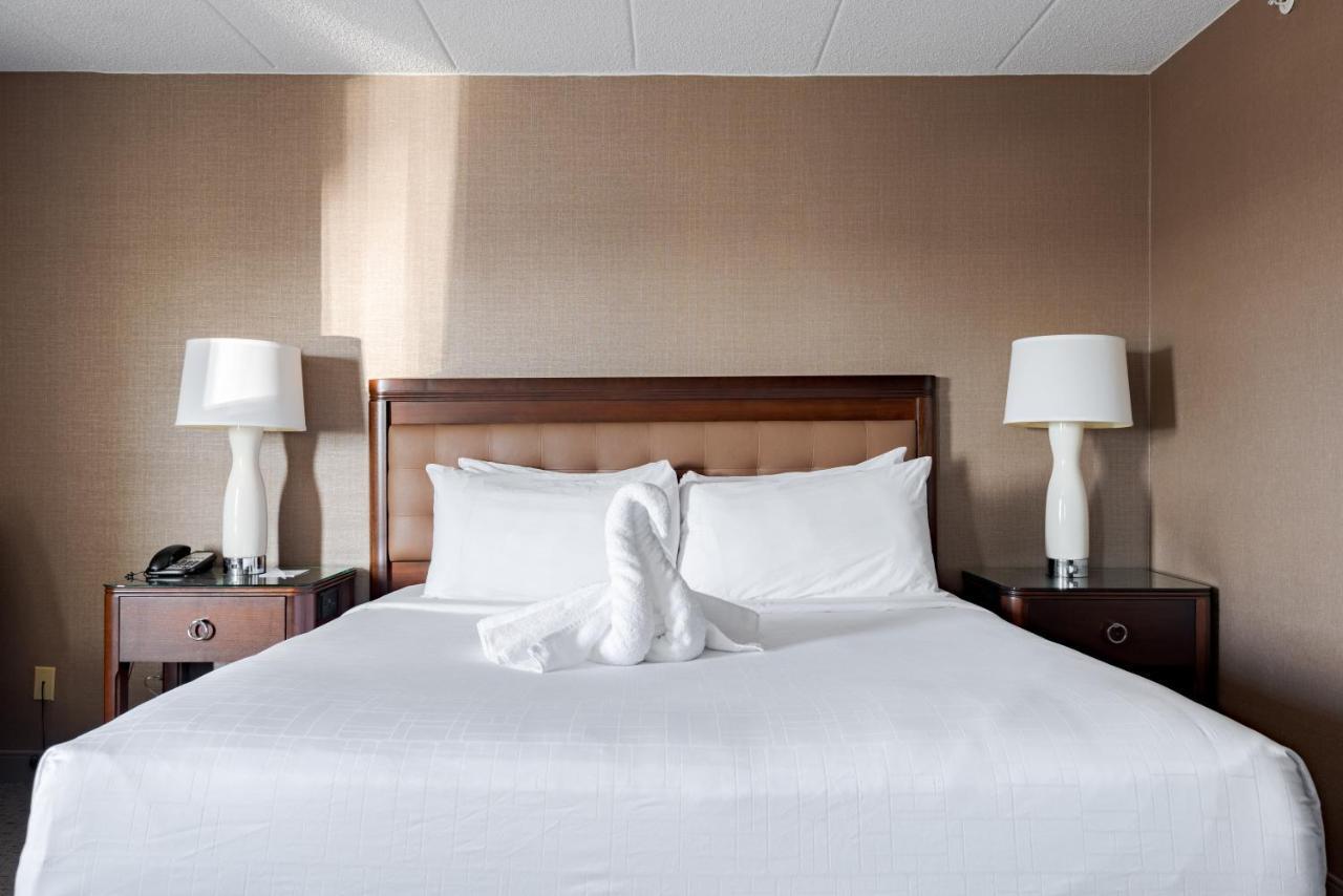 Wyndham Omaha Hotel - West Dodge Екстериор снимка