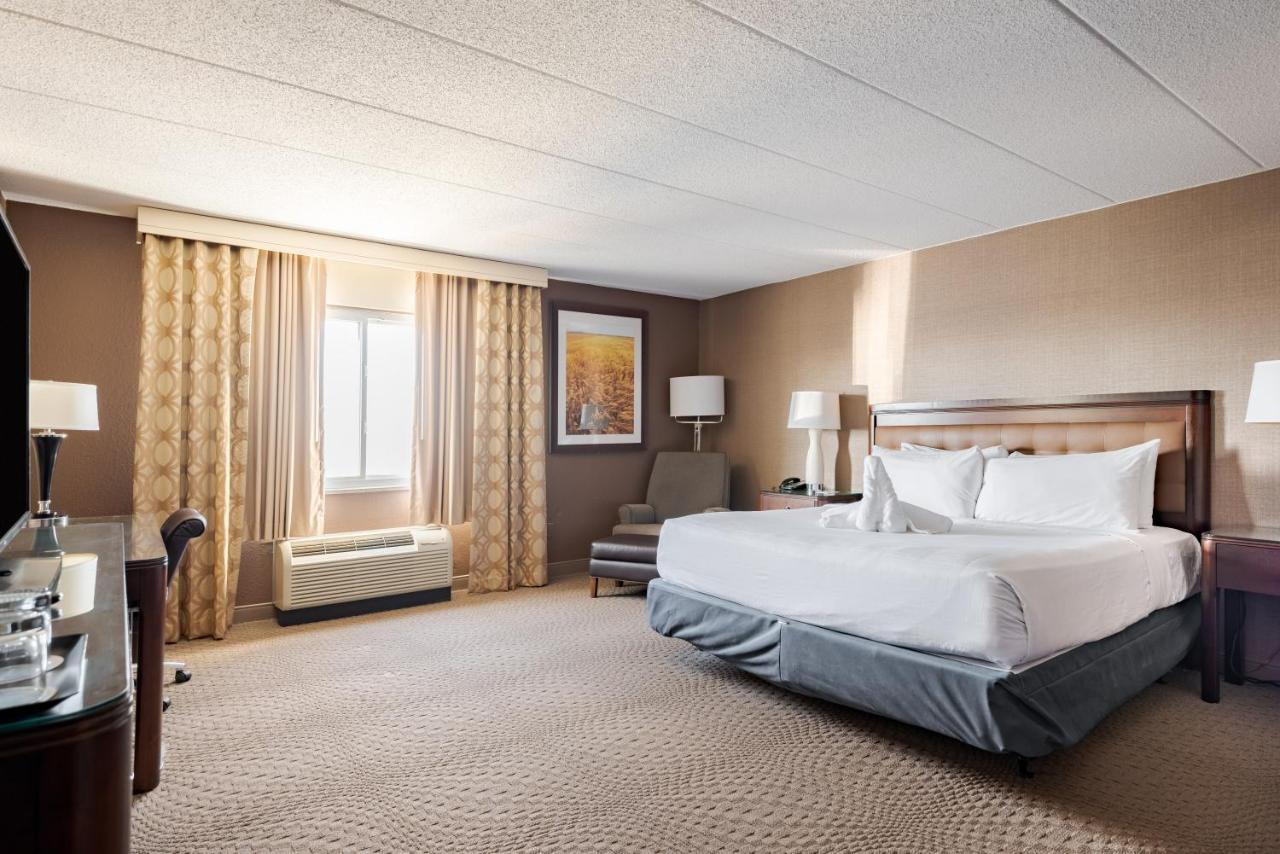 Wyndham Omaha Hotel - West Dodge Екстериор снимка