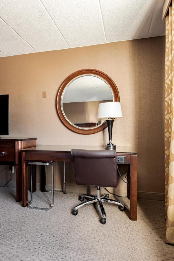 Wyndham Omaha Hotel - West Dodge Екстериор снимка