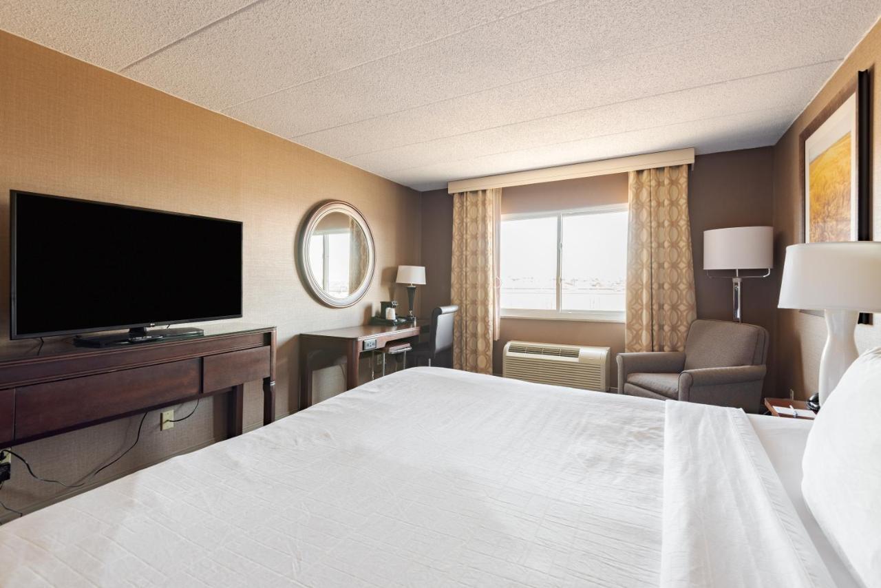 Wyndham Omaha Hotel - West Dodge Екстериор снимка