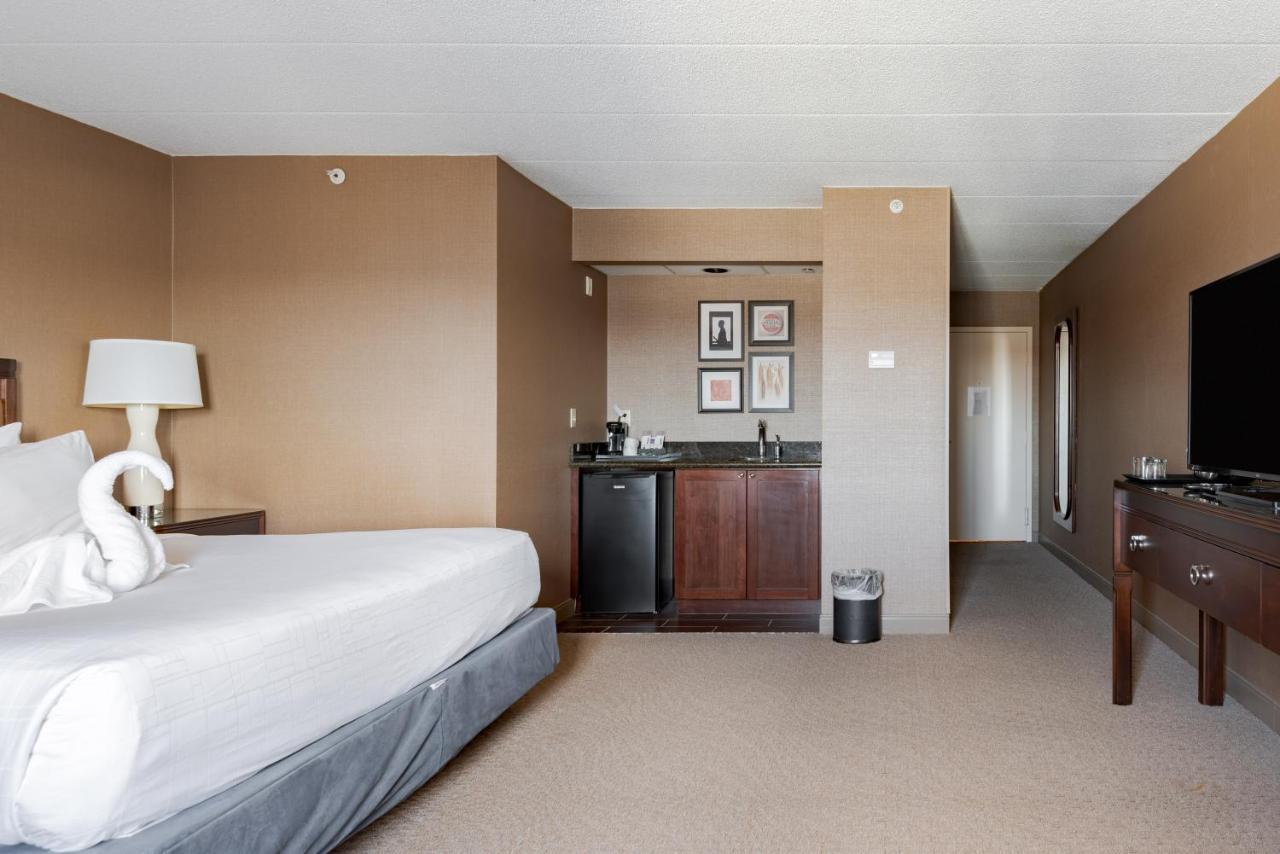 Wyndham Omaha Hotel - West Dodge Екстериор снимка