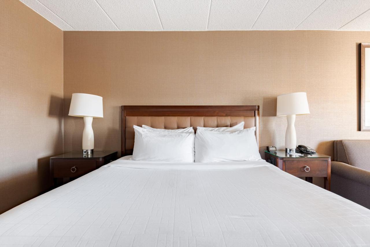 Wyndham Omaha Hotel - West Dodge Екстериор снимка