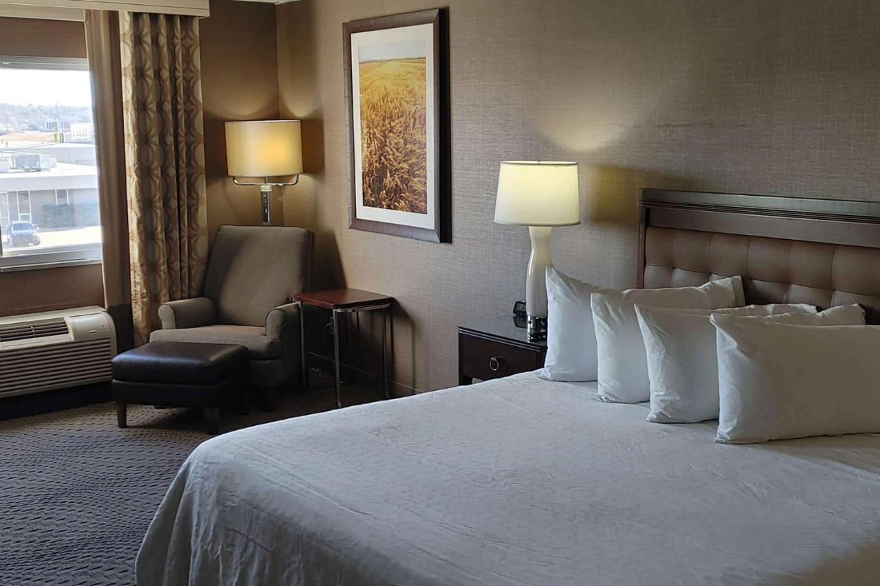 Wyndham Omaha Hotel - West Dodge Екстериор снимка