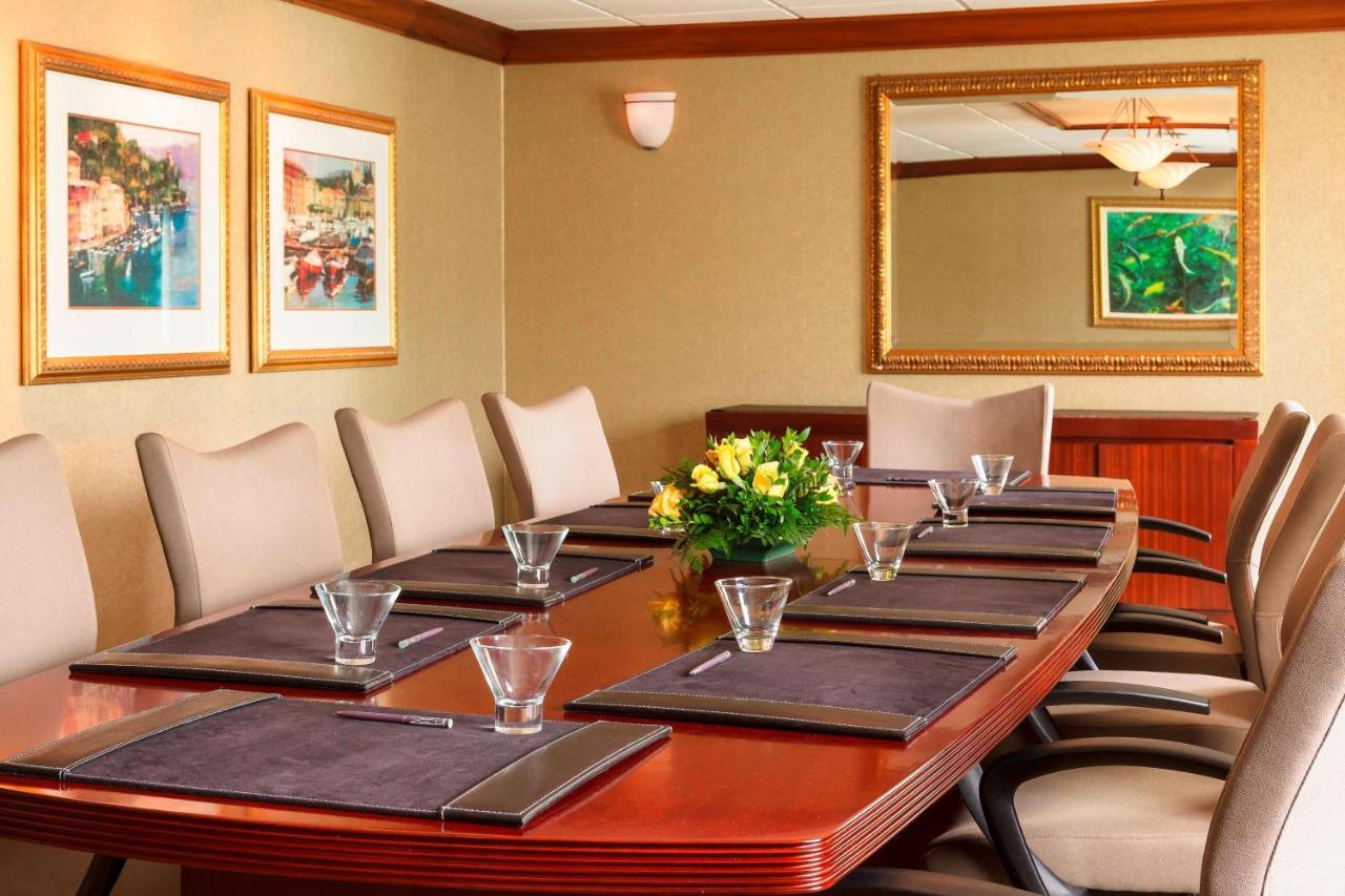 Wyndham Omaha Hotel - West Dodge Екстериор снимка
